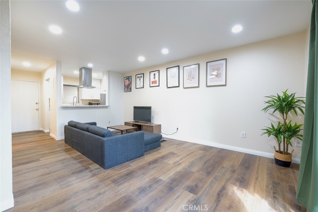 1030 W Macarthur Boulevard 21, Santa Ana CA 92707 - photo 1