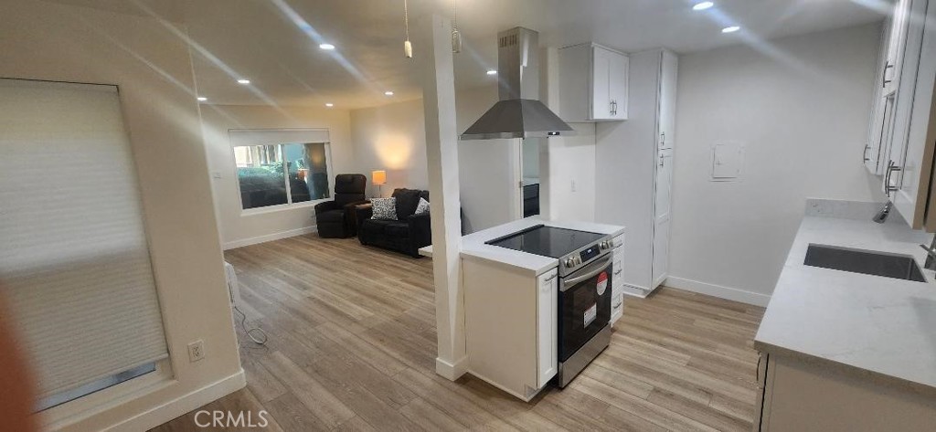 open contemporary design - 1030 W Macarthur Boulevard 51, Santa Ana CA 92707 - photo 1