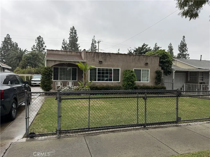 1030 W Myrtle Street, Santa Ana, CA 92703