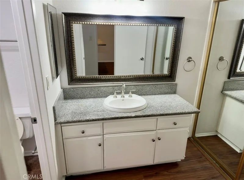 1040 W MacArthur Boulevard 9, Santa Ana, CA 92707