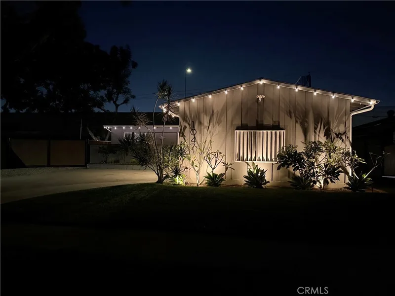 1047 Sherwood, Santa Ana, CA 92706