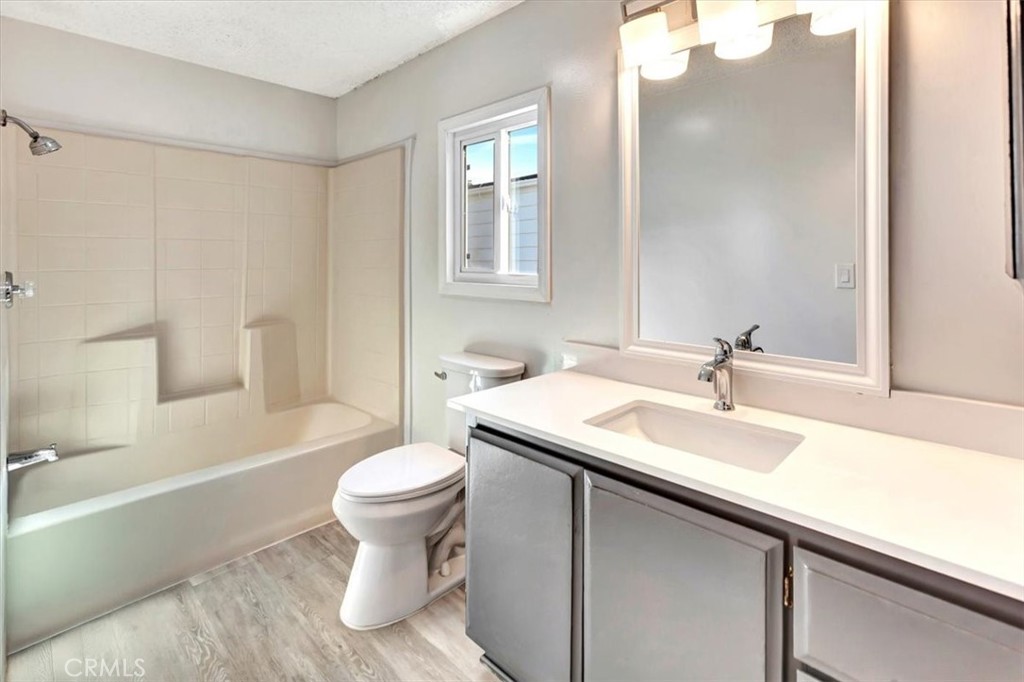 Master bath light and bright - 105 Monaco, Santa Ana CA 92703 - photo 8