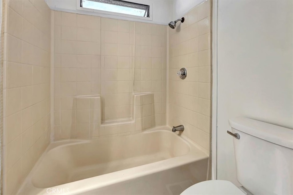 2ND bath tub/shower - 105 Monaco, Santa Ana CA 92703 - photo 11
