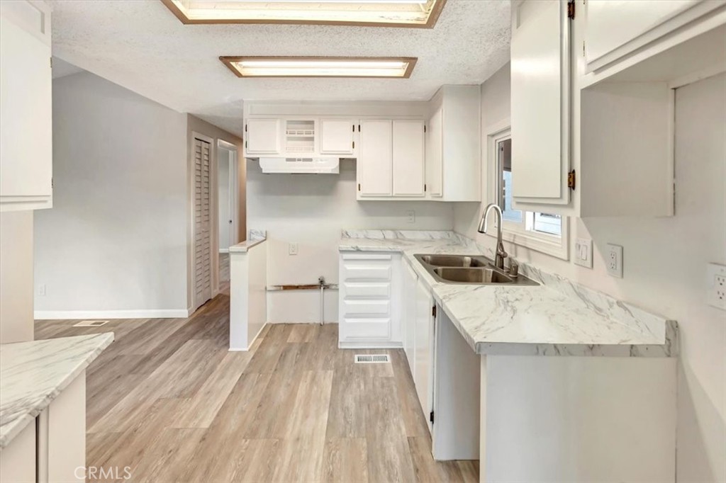 Kitchen- light and bright - 105 Monaco, Santa Ana CA 92703 - photo 14
