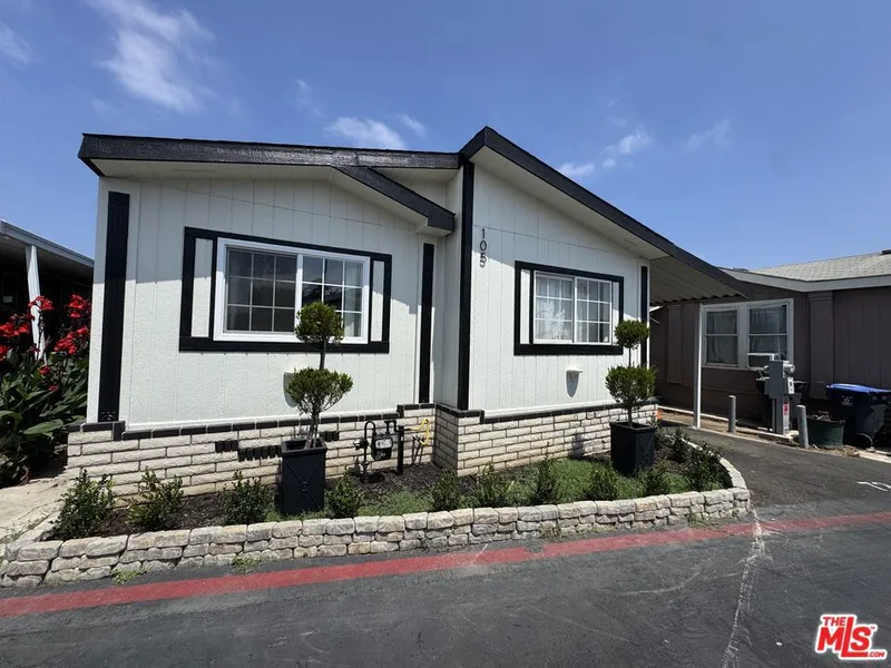 105 Prince Lane, Santa Ana, CA 92704