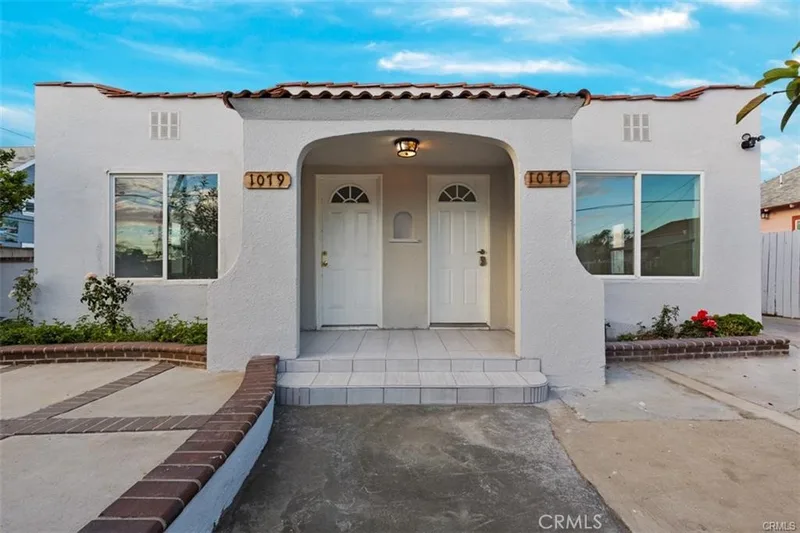 1077 W 3rd, Santa Ana, CA 92703