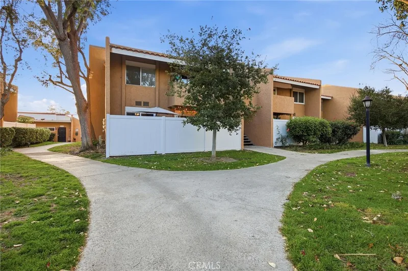 1101 W Macarthur 229, Santa Ana, CA 92707
