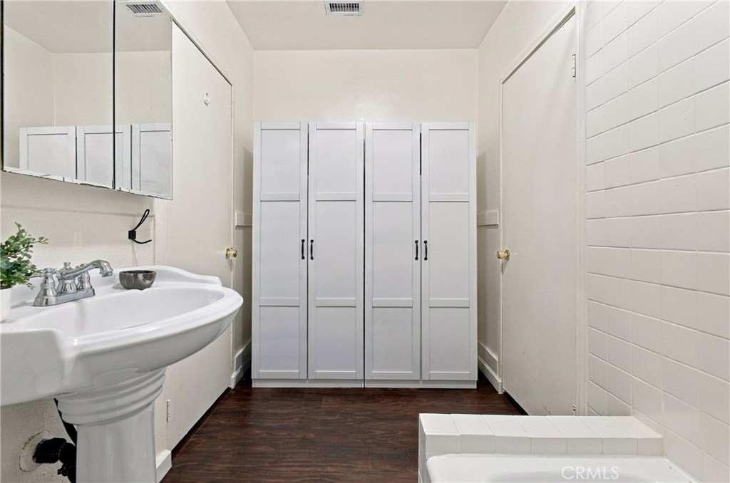 1105 S Hickory, Santa Ana CA 92701 - photo 28