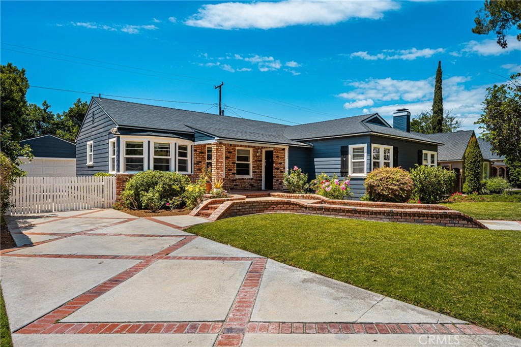 Welcome to 1112 N. Lowell! - 1112 N Lowell, Santa Ana CA 92703 - photo 1