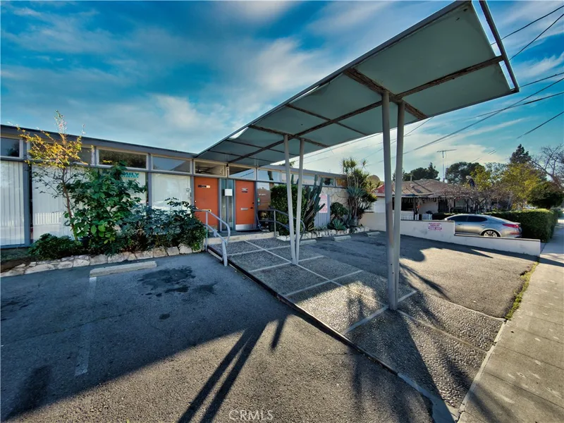 1126 N Flower, Santa Ana, CA 92703