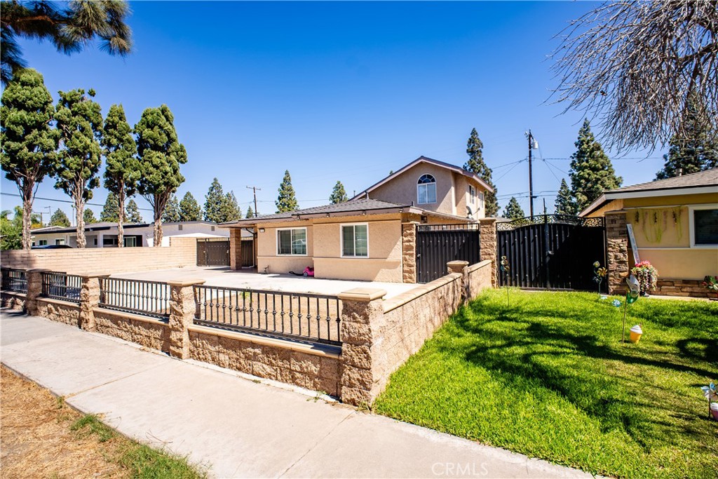 1133 S Harmon, Santa Ana CA 92704 - photo 3