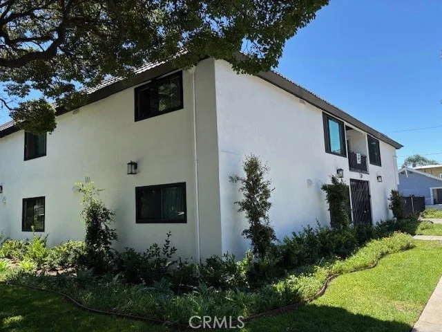 120 E Pine Street, Santa Ana, CA 92701
