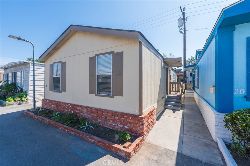 12062 W Edinger Spc 19, Santa Ana CA 92704 - photo 3