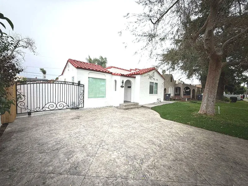 1207 S Van Ness, Santa Ana, CA 92707