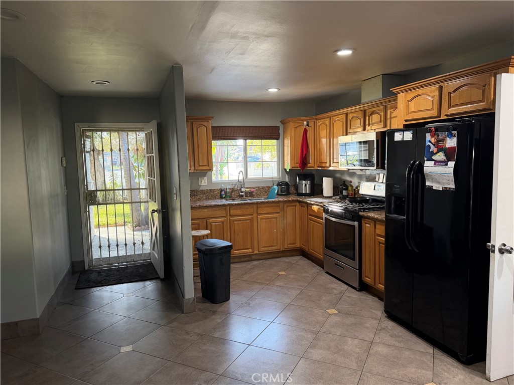 1209 S Townsend, Santa Ana CA 92704 - photo 5