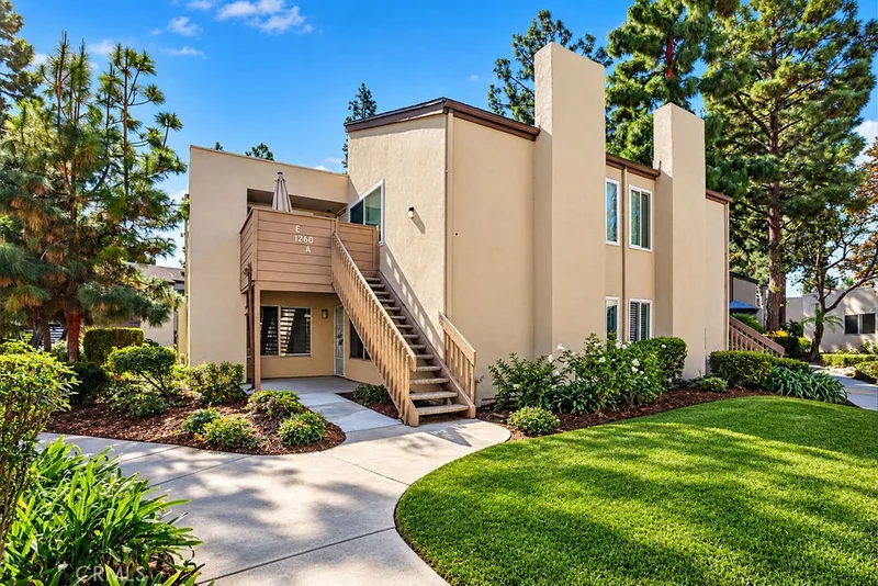 1260 Cabrillo Park, Santa Ana