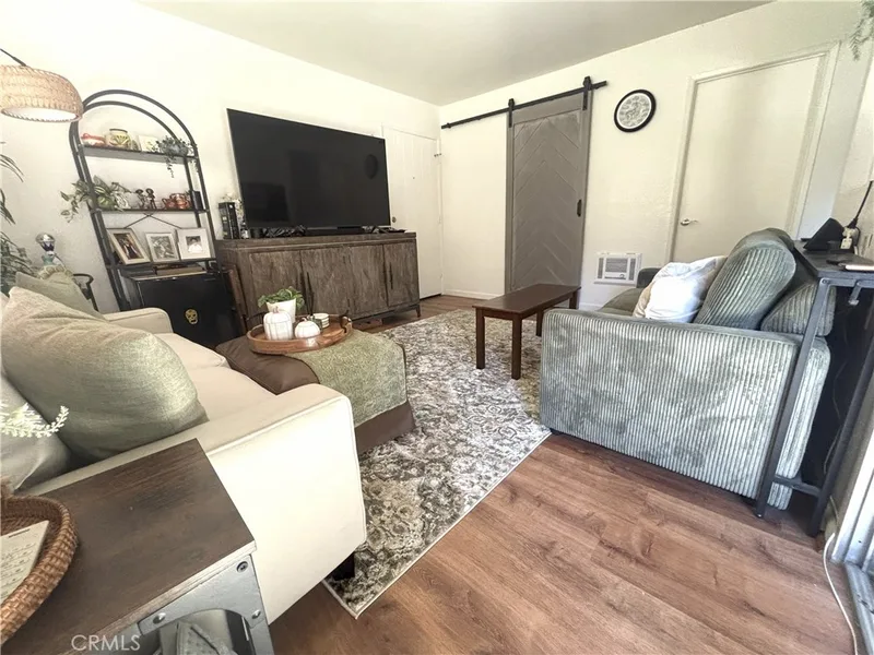 1345 Cabrillo Park J11, Santa Ana, CA 92701