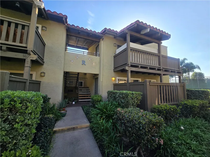1345 Cabrillo Park R03, Santa Ana, CA 92701
