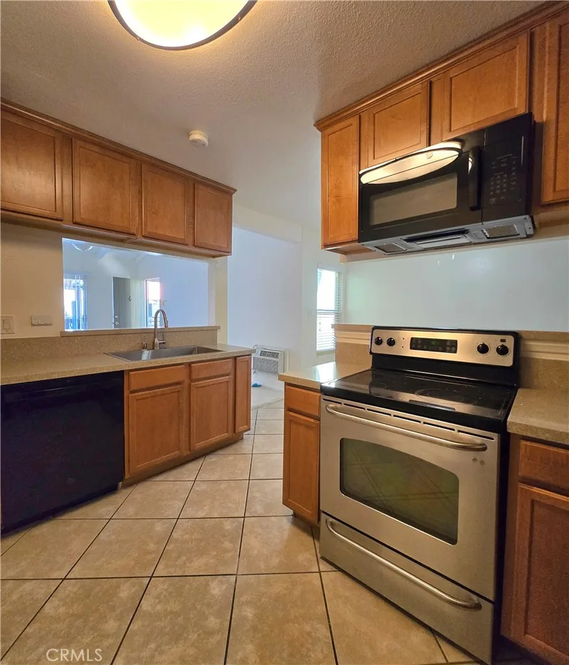 1345 Cabrillo Park R4, Santa Ana, CA 92701