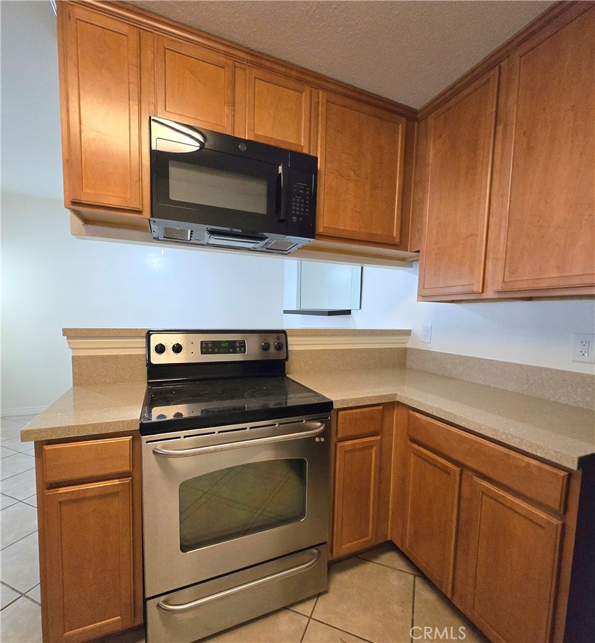 1345 Cabrillo Park R4, Santa Ana CA 92701 - photo 2