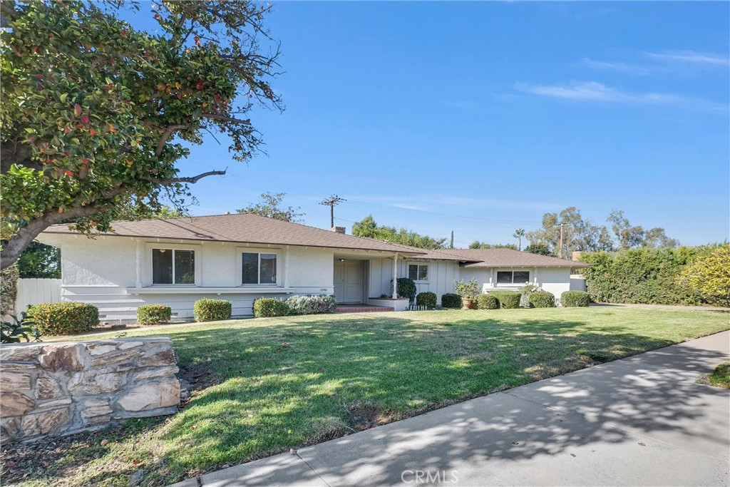 Front yard - 13981 Brenan, Santa Ana CA 92705 - photo 1