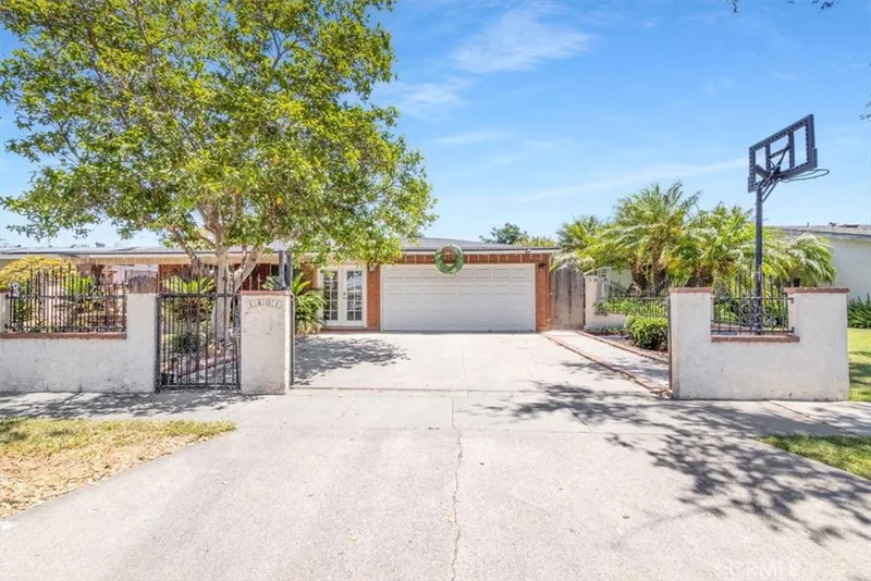 1401 S Joane Way, Santa Ana