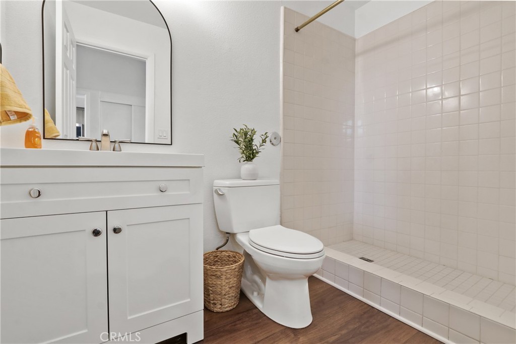 Entry level full bath - 1404 N Tustin P-3, Santa Ana CA 92705 - photo 10