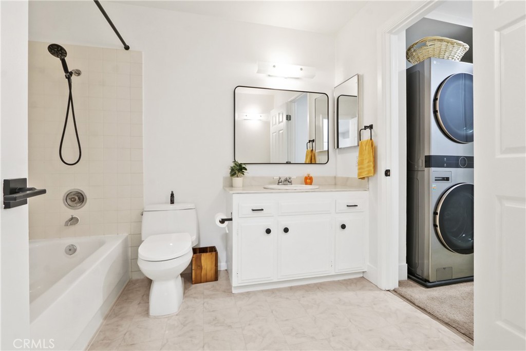 primary full bath - 1404 N Tustin P-3, Santa Ana CA 92705 - photo 15