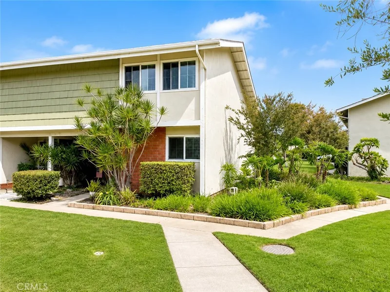 1404 N Tustin U4, Santa Ana, CA 92705