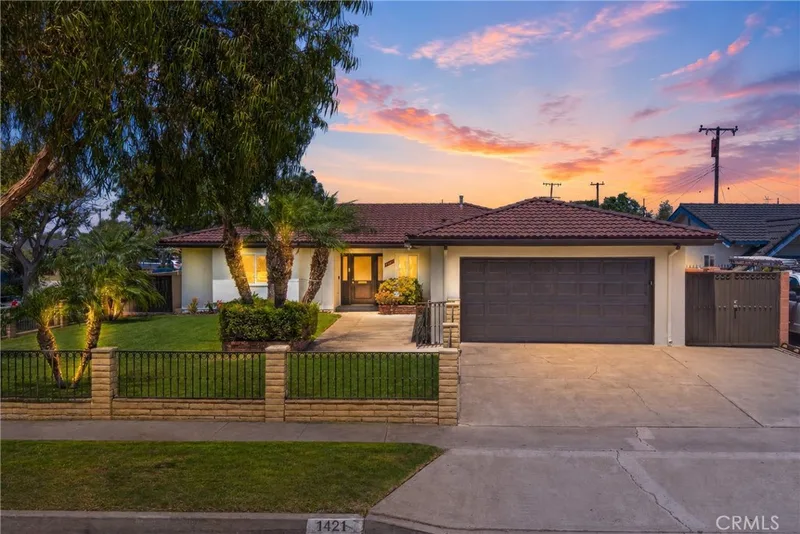 1421 W Hall, Santa Ana, CA 92704