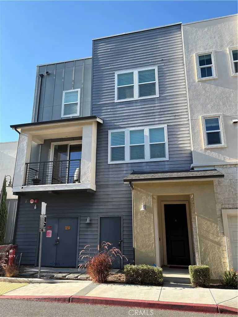 1422 N Harbor 5, Santa Ana, CA 92703