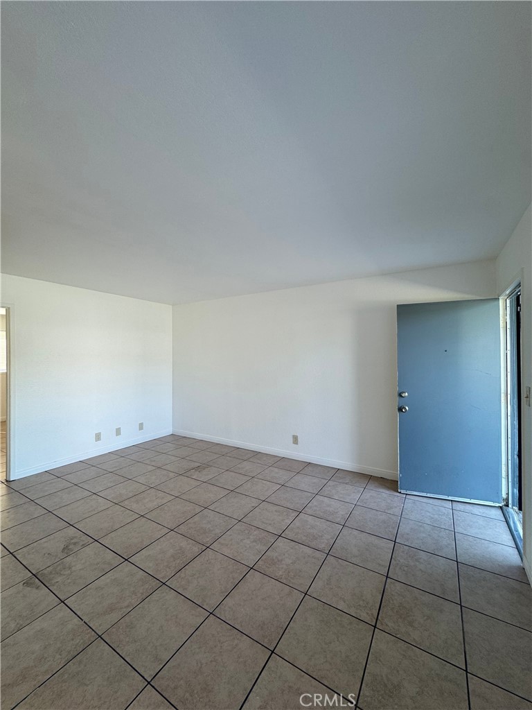 Living Room - 1422 S Townsend Street 3, Santa Ana CA 92704 - photo 1