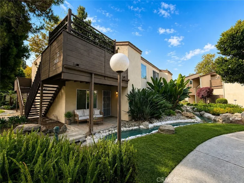 1466 Cabrillo Park C, Santa Ana, CA 92701