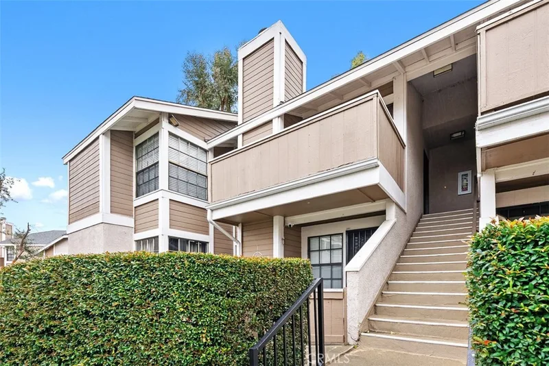 1525 S Raitt 29, Santa Ana, CA 92704