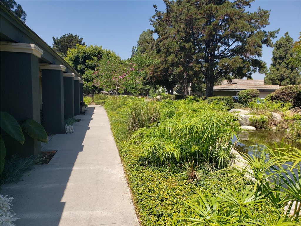 1526 84 Brookhollow, Santa Ana CA 92705 - photo 2