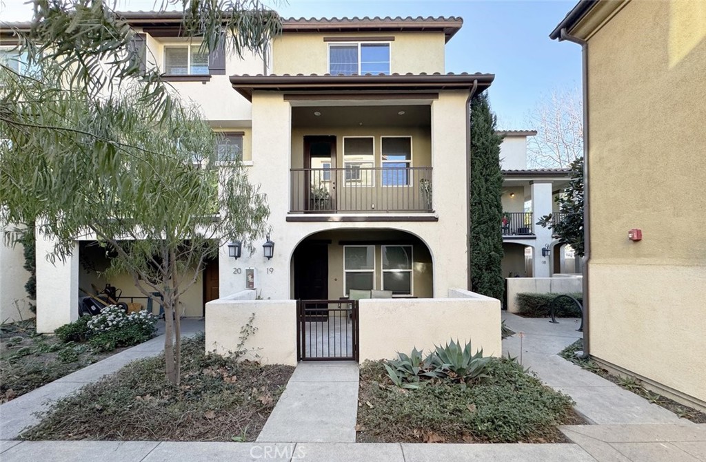 front - 1530 19 W 1st 19, Santa Ana CA 92703 - photo 1