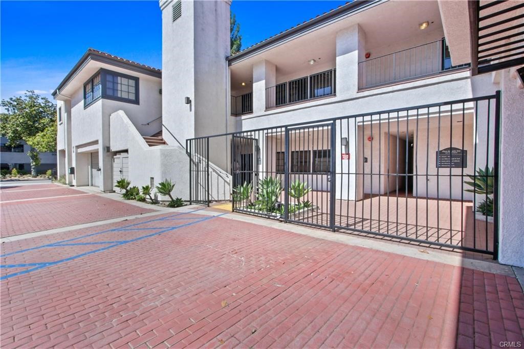 1611 E 4th Street 206, Santa Ana CA 92701 - photo 2