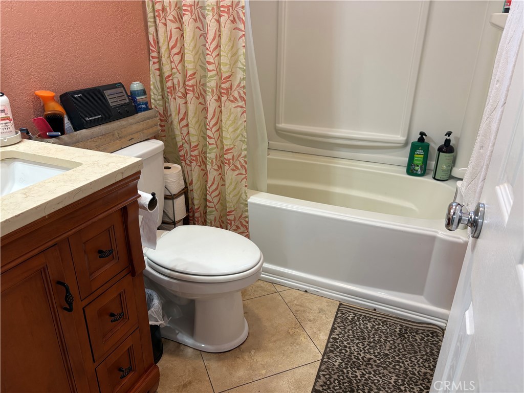 Hallway Bathroom #1 - 1622 S Pacific, Santa Ana CA 92704 - photo 18