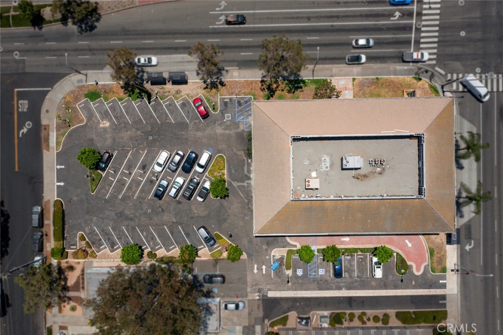 Plenty parkings - 1701 N Main St, Santa Ana CA 92706 - photo 5