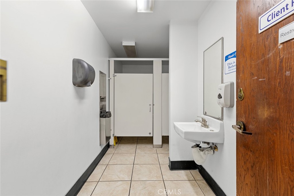 1701 N Main St, Santa Ana CA 92706 - photo 27