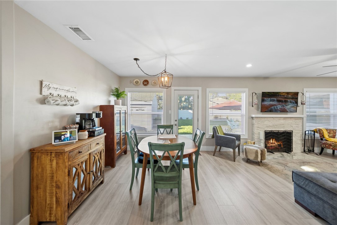 Dinning area with window facing back yard. - 1711 W 21st, Santa Ana CA 92706 - photo 10