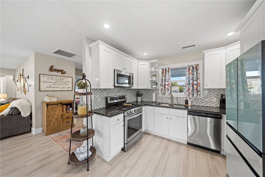 Open layout with upgraded kitchen. - 1711 W 21st, Santa Ana CA 92706 - photo 15