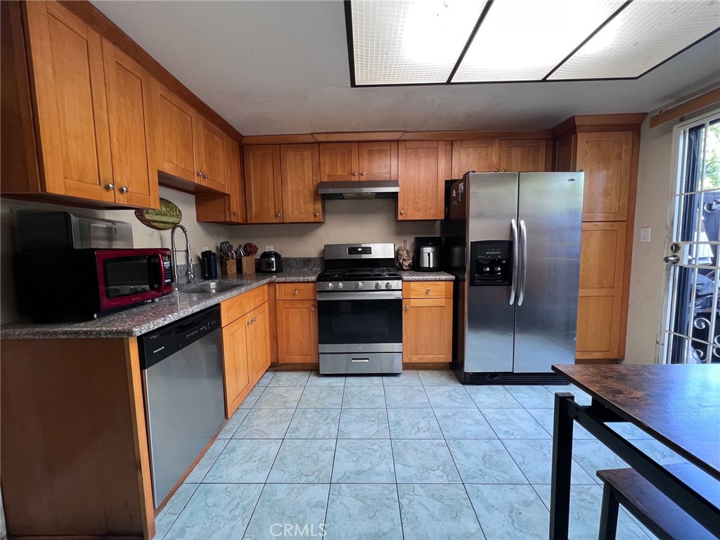 1801 PARK GLEN B, Santa Ana CA 92706 - photo 14
