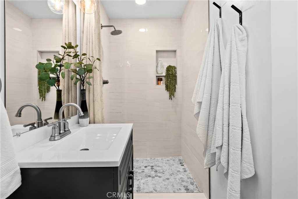 Property is no longer staged. - 18211 Fairhaven, Santa Ana CA 92705 - photo 12