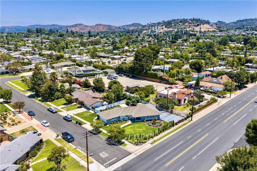 18211 Fairhaven, Santa Ana CA 92705 - photo 29