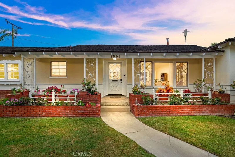 1901 N Greenbrier Street, Santa Ana, CA 92706