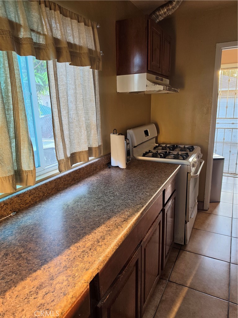 1906 S Broadway, Santa Ana CA 92707 - photo 12