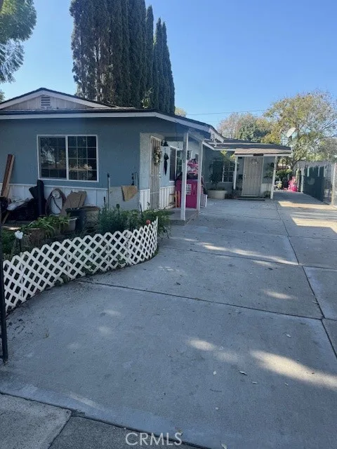 1910 Oak, Santa Ana, CA 92707