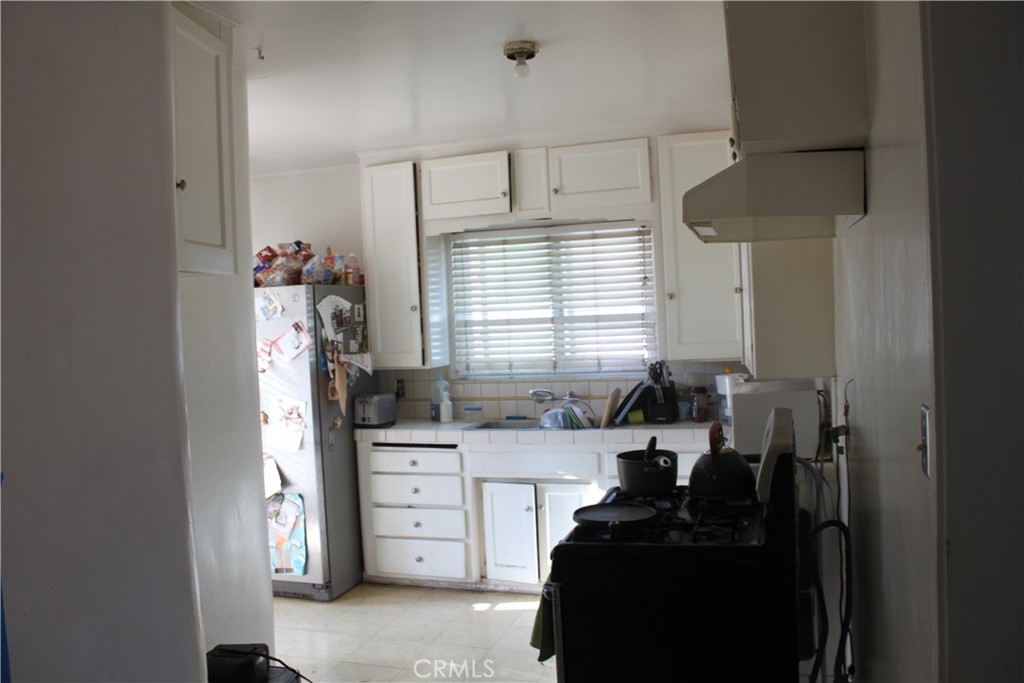 Kitchen - 1920 S Parton Street, Santa Ana CA 92707 - photo 8