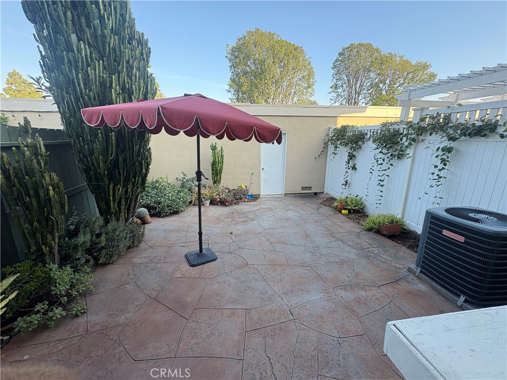 200 Carriage DR #B, Santa Ana CA 92707 - photo 1